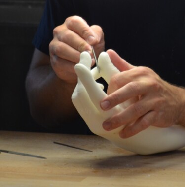 Photography titled "La main au travail" by Stéphane Simon, Original Artwork, Paper