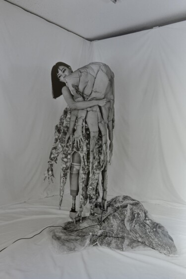 Photography titled "2024_caryatid002" by Mari Katayama, Original Artwork