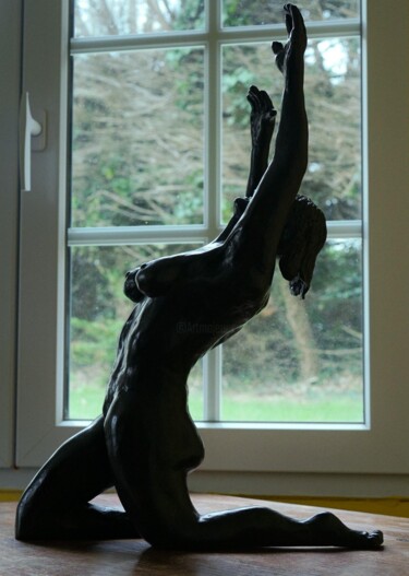 Scultura intitolato "C'est la vie!" da Reno Sculpteur, Opera d'arte originale, Bronzo