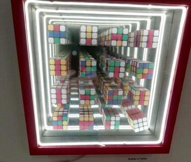 Sculptuur getiteld "Infini Rubiks" door Efka, Origineel Kunstwerk, Papier