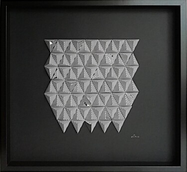제목이 "Pop triangles doubl…"인 조형물 Efka로, 원작, 종이