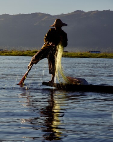 Фотография под названием "Birmanie - Pécheur,…" - Christian Ebel, Подлинное произведение искусства, Цифровая фотография