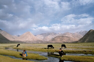 Afghanistan - gardiens de troupeaux, corridor du Wakhan Fotografia intitolato "Afghanistan - gardi…" da Christian Ebel, Opera d'arte originale, fotografia a pellicola