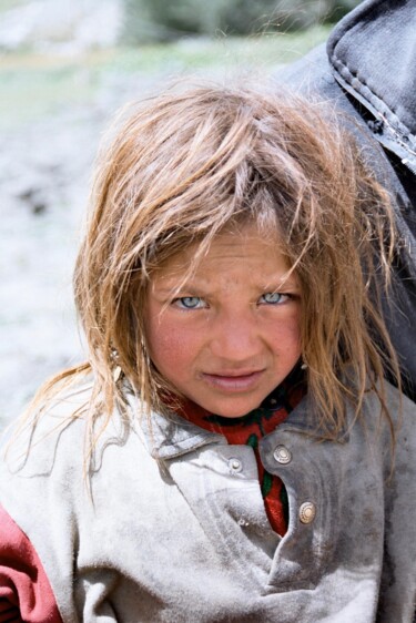 Afghanistan - jeune fille ismaélienne, corridor du Wakhan Fotografie getiteld "Afghanistan - jeune…" door Christian Ebel, Origineel Kunstwerk, Film fotografie