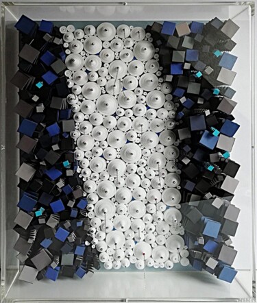 Sculpture titled "Au milieu coule la…" by Efka, Original Artwork, Paper