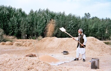 Afghanistan - les moissons, région de Bamiyan Fotografie mit dem Titel "Afghanistan - les m…" von Christian Ebel, Original-Kunstwerk, Analog Fotografie