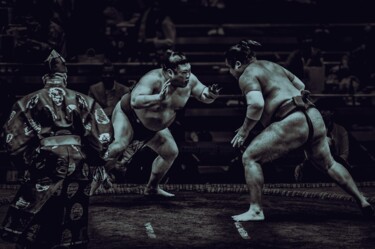 Фотография под названием "Sumo Fight" - Pascal Potier, Подлинное произведение искусства, Аналоговая печать