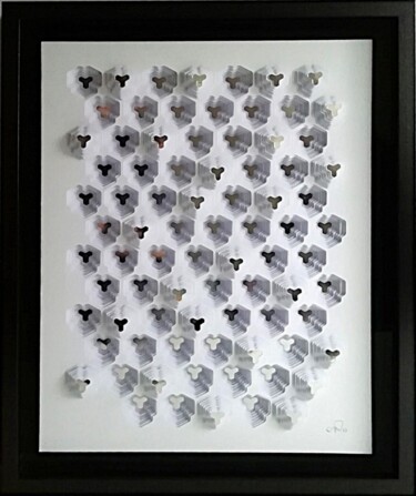 雕塑 标题为“Diffraction hexagon…” 由Efka, 原创艺术品, 纸 安装在木质担架架上