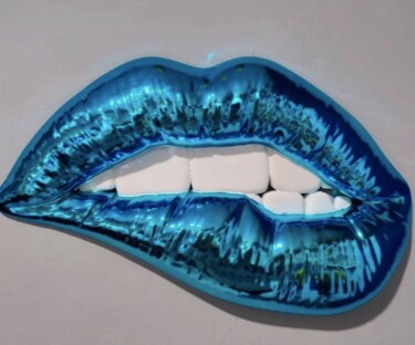 Scultura intitolato "Mmmh Piccole Blue" da Sagrasse, Opera d'arte originale, Resina Montato su Altro pannello rigido