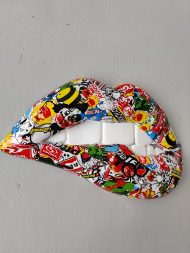 Sculptuur getiteld "Mmmh Racing" door Sagrasse, Origineel Kunstwerk, Hars Gemonteerd op Andere stijve panelen