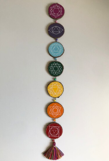 Soulful Spectrum – Unique Seven-Chakra Wood Montage Pittura intitolato "Soulful Spectrum –…" da Iryna Movchan, Opera d'arte originale, Acrilico