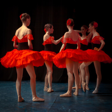 Ballerinas In Red Фотография под названием "Ballerinas In Red" - Dietmar Scherf, Подлинное произведение искусства, Цифровая фотография Установ…