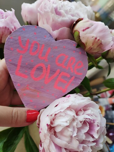 "You Are Love" Wooden Heart Sculpture for Home Decor Sculptuur getiteld ""You Are Love" Wood…" door Vafa Majidli, Origineel Kunstwerk, Hout Gemonteerd op Houten paneel