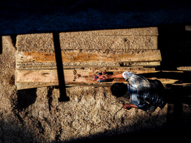 Men at work on a shipyard Indonesia "Men at work on a sh…" başlıklı Fotoğraf Robin Mcmarty tarafından, Orijinal sanat, Dijital Fotoğrafçılık