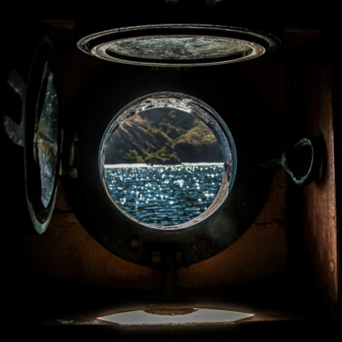 Raja Ampat Through the Porthole - Indonesia Fotografie getiteld "Raja Ampat Through…" door Robin Mcmarty, Origineel Kunstwerk, Digitale fotografie