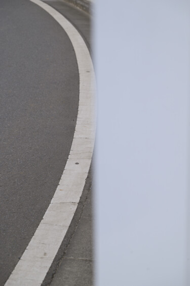 Central Margins - Jun. 3, 2024, 15:40:32 Fotografia intitolato "Central Margins - J…" da Shuzo Takechi, Opera d'arte originale, Fotografia digitale Montato su artwor…