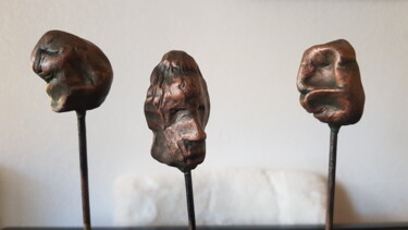 Sculptuur getiteld "Trois têtes" door Patrick Lalande, Origineel Kunstwerk, Polymeer klei