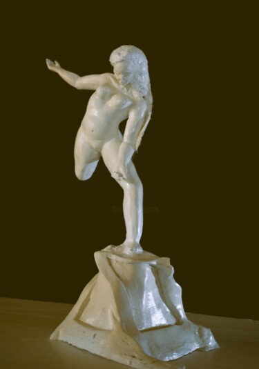 La vie sur un pied Scultura intitolato "La vie sur un pied" da Julian El Kaoussi, Opera d'arte originale, Resina