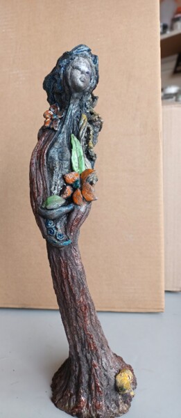 Sculpture titled "Femme  au bouquet d…" by Yvette Masson, Original Artwork, Ceramics