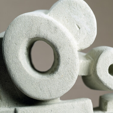Escultura titulada "Aberrant" por Tom Sturm, Obra de arte original, Piedra