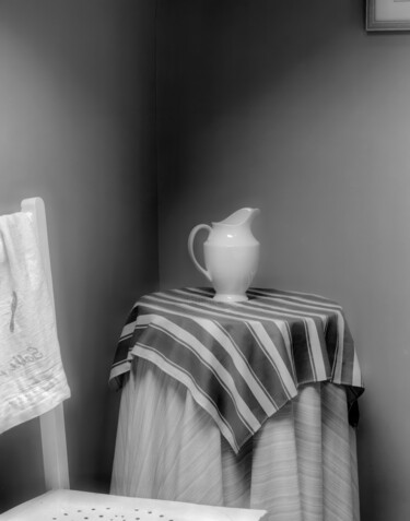 Фотография под названием "Retro Print, Table…" - Peter Watson, Подлинное произведение искусства, Пленочная фотография