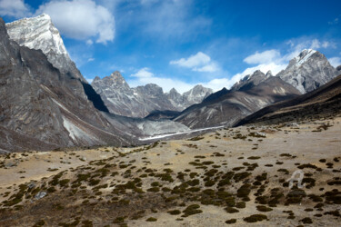 Valley and mountain range - Himalayas - Nepal Фотография под названием "Valley and mountain…" - Scott Gregory Banner, Подлинное произведение искусства, Цифровая фотография