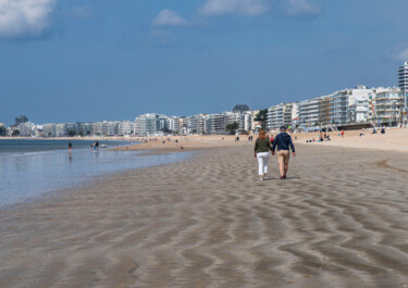 Marcher à deux sur les lignes du sable Фотография под названием "Marcher à deux sur…" - Cecile Ducrot, Подлинное произведение искусства, Не манипулируемая фотограф…