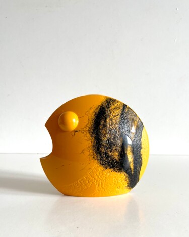 Sculpture titled "Poisson jaune en ré…" by Martun Harutyunyan, Original Artwork, Resin
