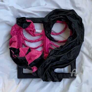 Westwood in my heart - pink sculpture 雕塑 标题为“Westwood in my hear…” 由Anastasia Grik, 原创艺术品, 纸张纸浆 安装在木质担架架上