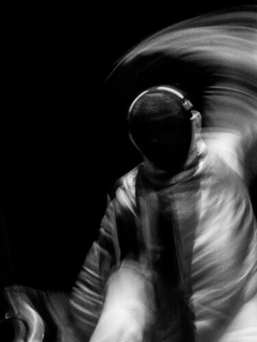 Fotografie getiteld "Ghost Fencer" door Théo Antonin, Origineel Kunstwerk, Gemanipuleerde fotografie