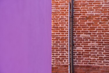 Фотография под названием "purple & brick" - Miles Astray, Подлинное произведение искусства, Цифровая фотография