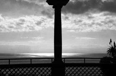 Clair Obscur - Balcon sur la Méditerranée Fotografia intitolato "Clair Obscur - Balc…" da Loeber-Bottero, Opera d'arte originale, Fotografia digitale