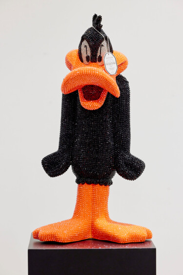 Sculptuur getiteld "Daffy Duck Swarovski" door Angela Gomes, Origineel Kunstwerk, Gietwerk