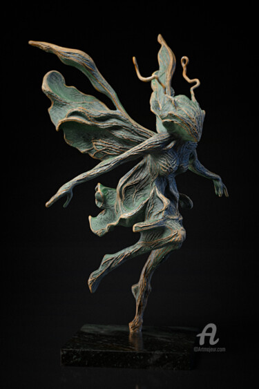 Sculpture titled "Vein of the Wind" by Mothia Bella, Original Artwork, Resin