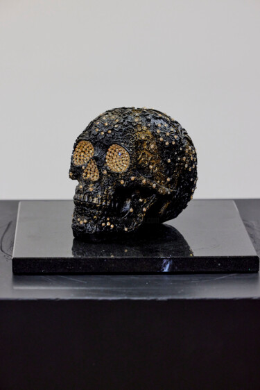 Sculpture titled "Flower skull Golden…" by Angela Gomes, Original Artwork, Casting