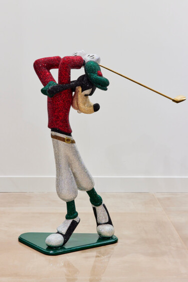 Skulptur mit dem Titel "Golfing Goofy Swaro…" von Angela Gomes, Original-Kunstwerk, Giesserei