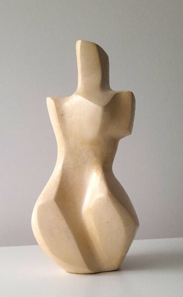 Scultura intitolato "Mata" da Clark Camilleri, Opera d'arte originale, Pietra