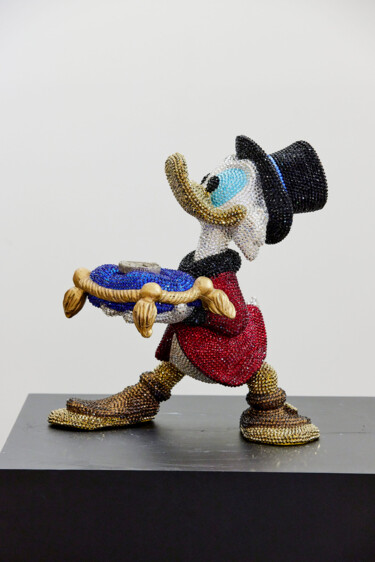 Sculptuur getiteld "Scrooge McDuck Luck…" door Angela Gomes, Origineel Kunstwerk, Gietwerk