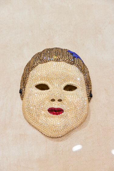 Sculptuur getiteld "Squid game mask" door Angela Gomes, Origineel Kunstwerk, Gietwerk