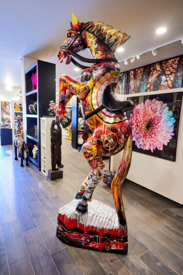 Scultura intitolato "Chasing Horse" da Art By Son, Opera d'arte originale, Spray