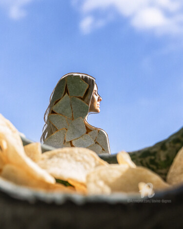 Arte digitale intitolato "Friday Crispy Night…" da Davina Dugnas, Opera d'arte originale, Collage digitale Montato su Telaio…