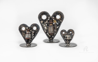 Heartbeat Collection Skulptur mit dem Titel "Heartbeat Collection" von Simon Saronni, Original-Kunstwerk, Metalle