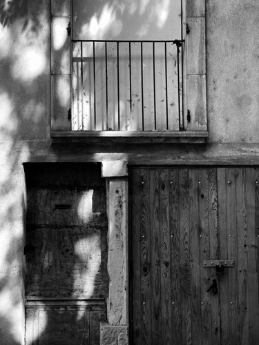 Arles - Ombres et lumière sur une ancienne façade "Arles - Ombres et l…" başlıklı Fotoğraf Loeber-Bottero tarafından, Orijinal sanat, Dijital Fotoğrafçılık