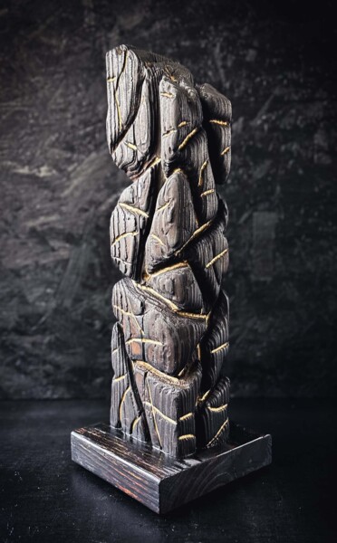 Sculpture titled "THE GUARDIAN" by Unai Arozena, Original Artwork, Wood