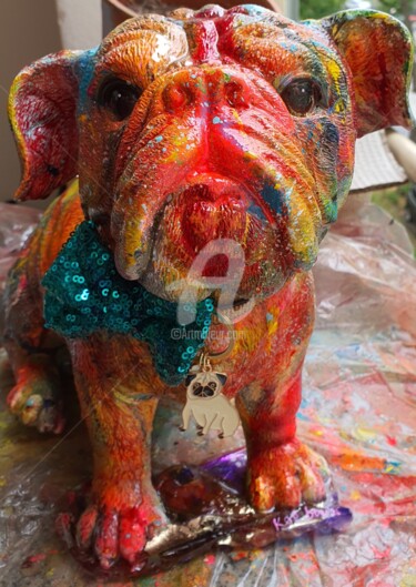 Ein Luxushund Bulldogg français mit einer kleinen Bulldogge "Ein Luxushund Bulld…" başlıklı Heykel Karibou Artist tarafından, Orijinal sanat, Rezine