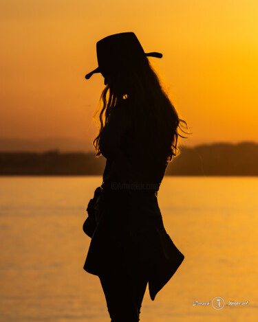 Photographie intitulée "Silhouette au chape…" par Franck Dupont, Œuvre d'art originale, Photographie non manipulée
