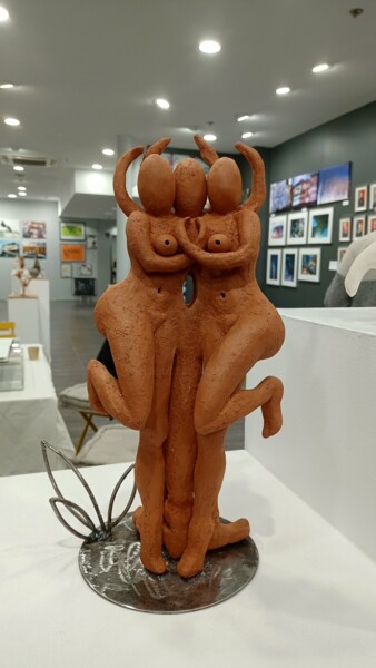 Sculpture intitulée "Les Mutanes 2" par Nadine Trescartes (fildefériste), Œuvre d'art originale, Terre cuite