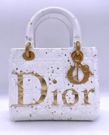 Sculptuur getiteld "Luxury Bag Dior" door Massimiliano V. Rigante (MVR), Origineel Kunstwerk, Hars
