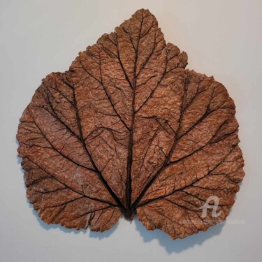 Sculptuur getiteld "Feuille fossile cui…" door Sylvie Loudieres, Origineel Kunstwerk, Papier