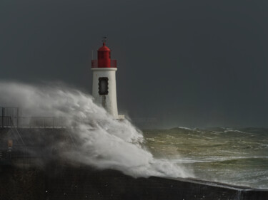 Tempête sur le Phare de La Chaume Фотография под названием "Tempête sur le Phar…" - Johann Chevrier, Подлинное произведение искусства, Цифровая фотография